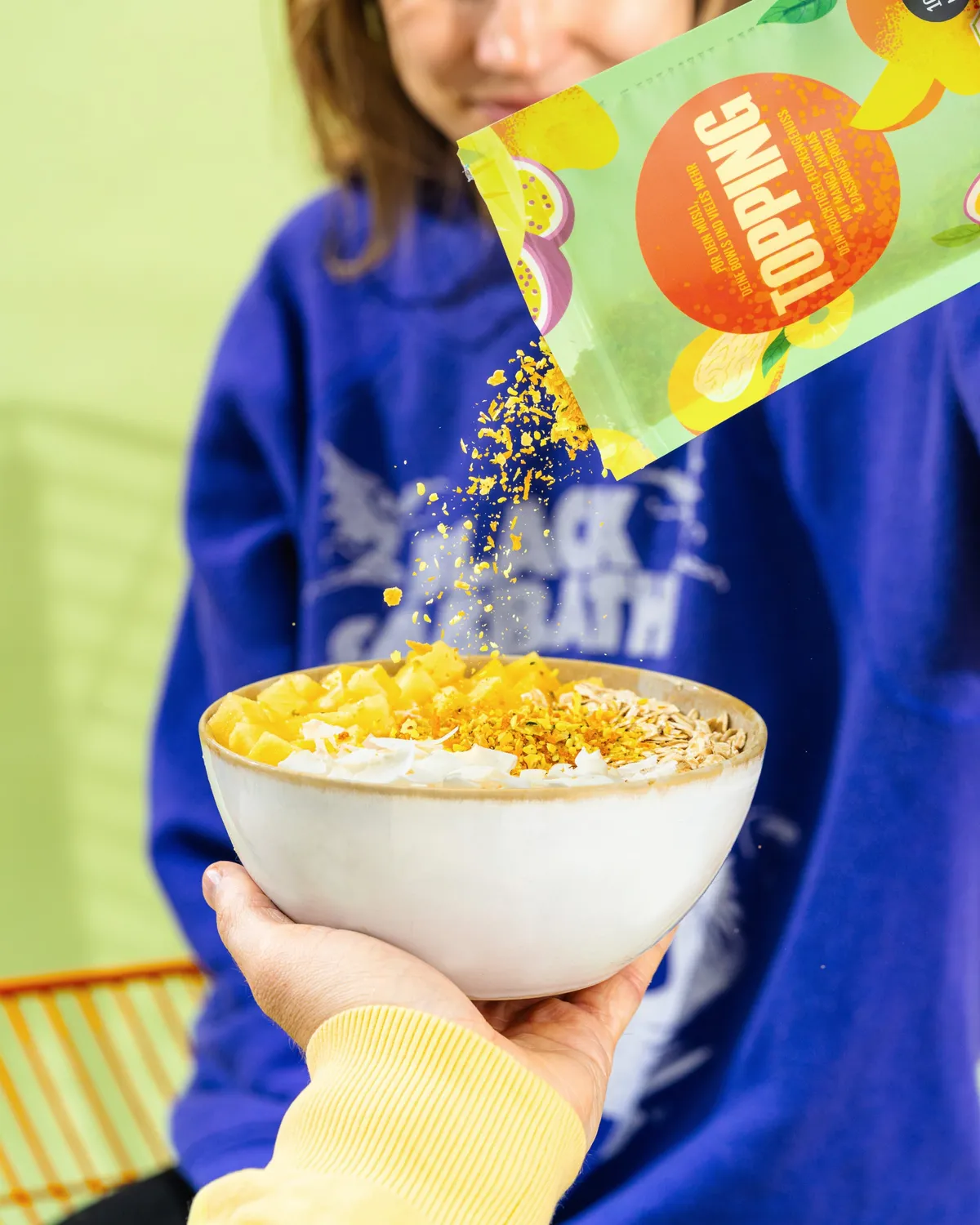 Dr. Crispy & Mr. Dried Bio Topping Golden Tropical topping 80 g mango ananas
