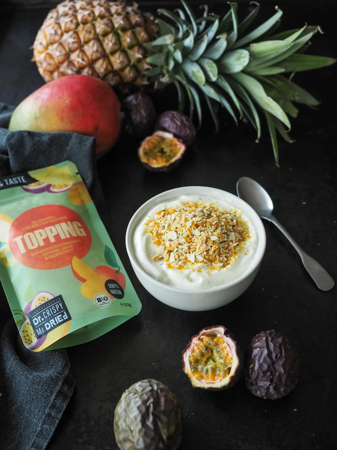 Dr. Crispy & Mr. Dried Bio Topping Golden Tropical topping 80 g mango ananas